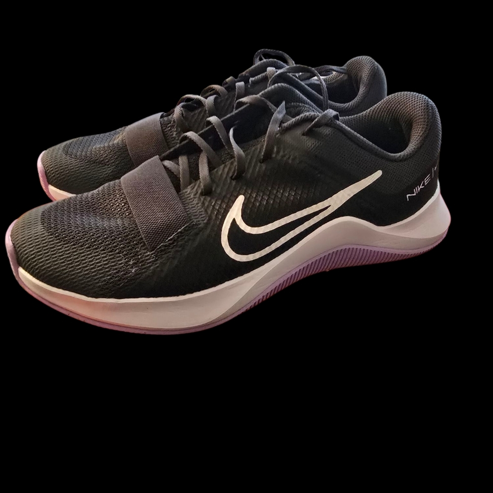Nike  MC Trainers SPECLED SIZE 8.5 Women's Black and Purple Athletic Shoes